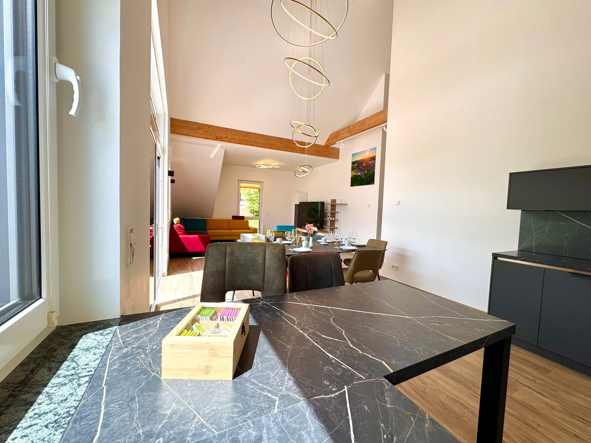 Apartment 10 image 4