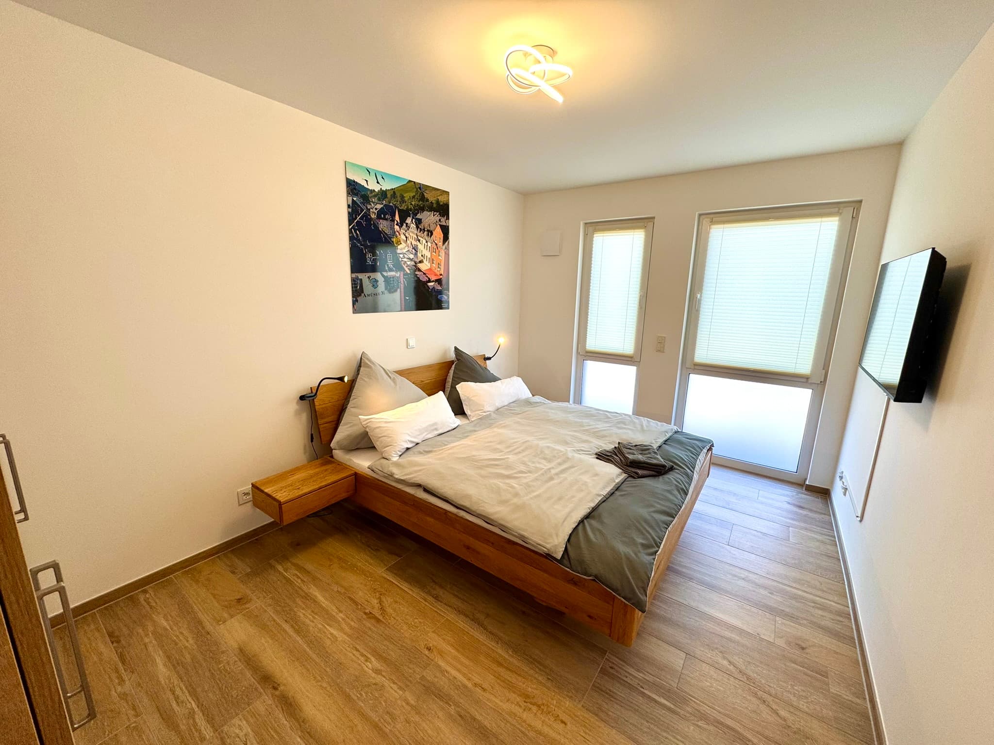 Apartment 4 image 1