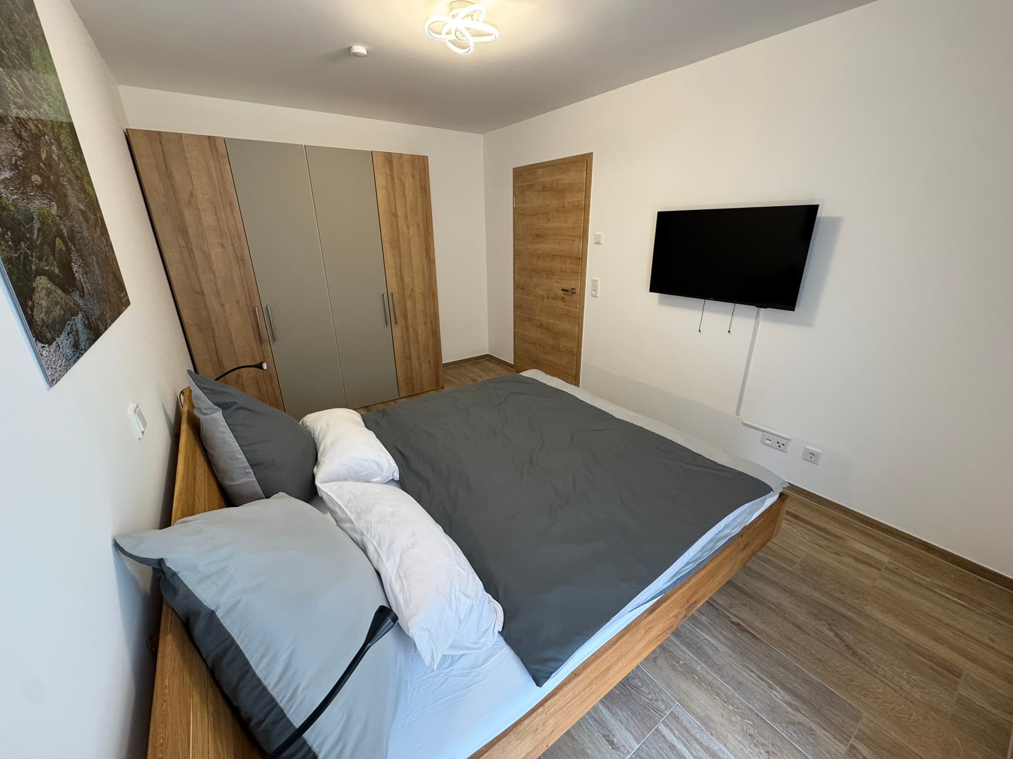 Apartment 7 image 3