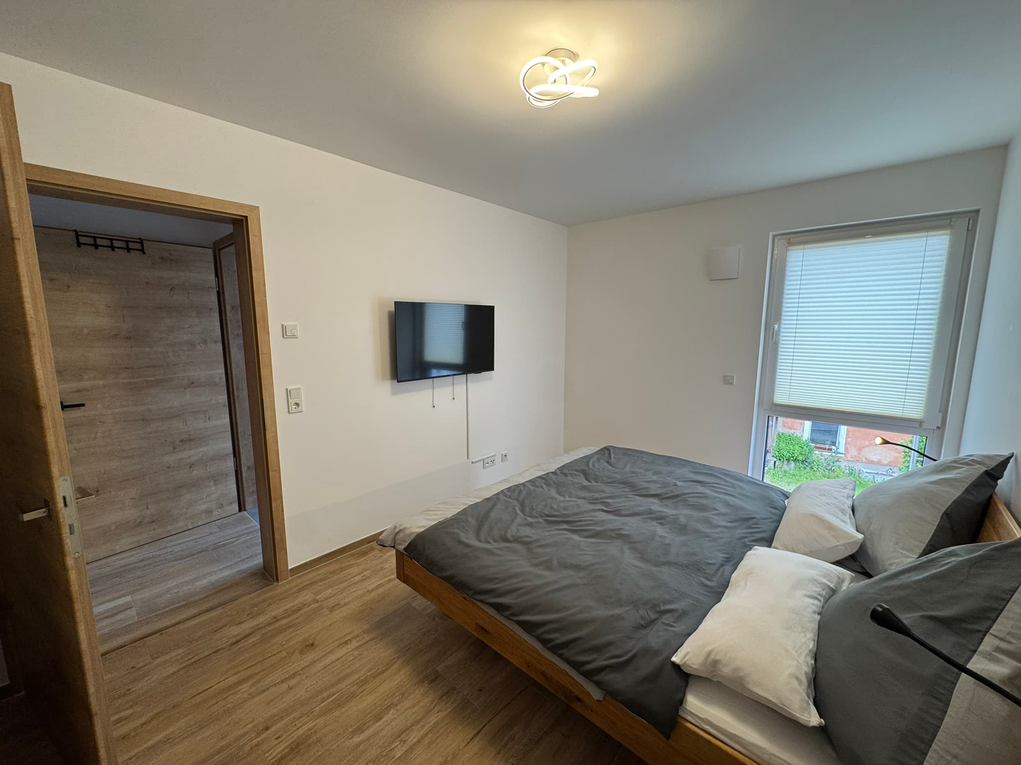 Apartment 7 image 4