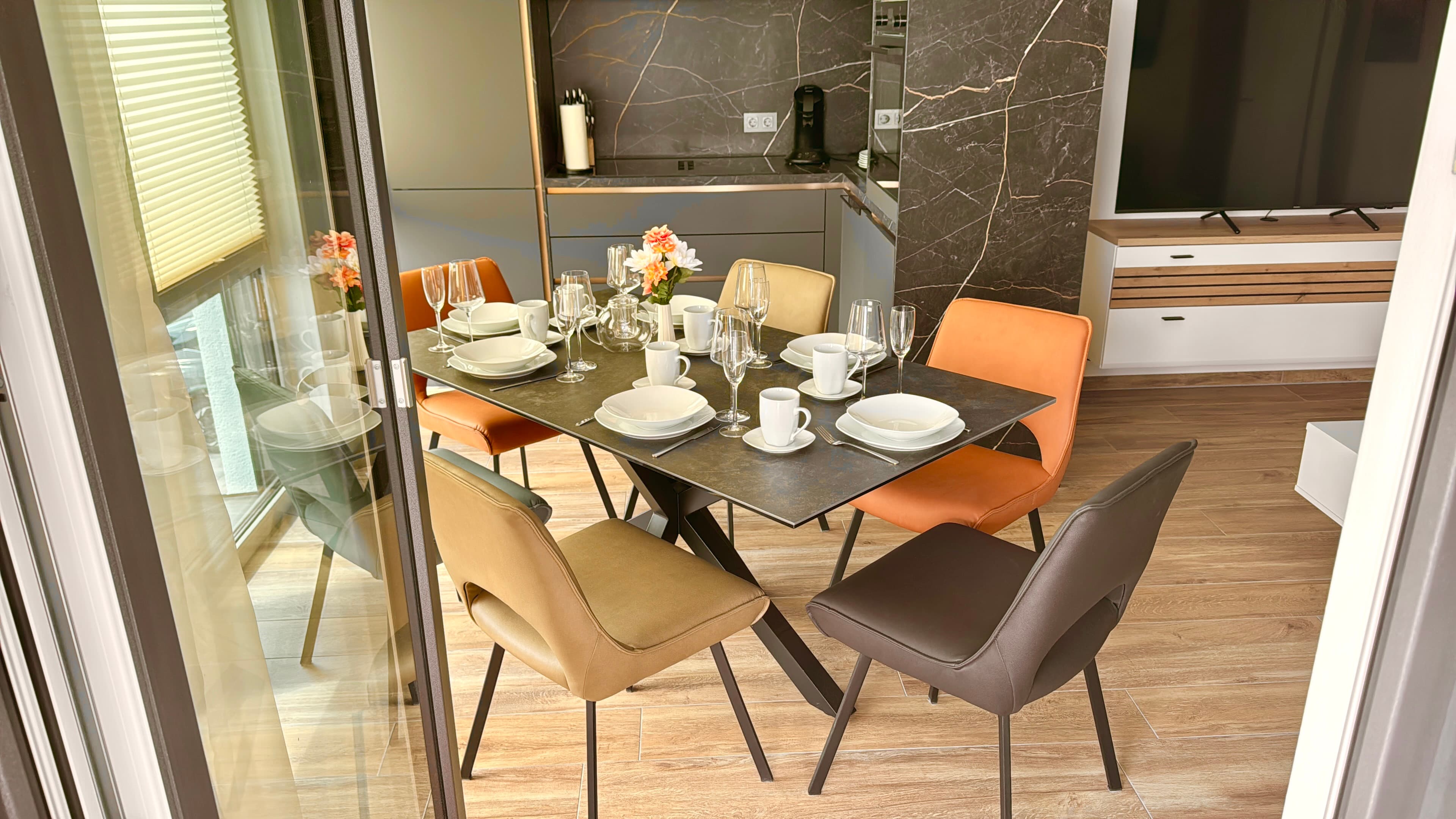 Apartment 8 image 1