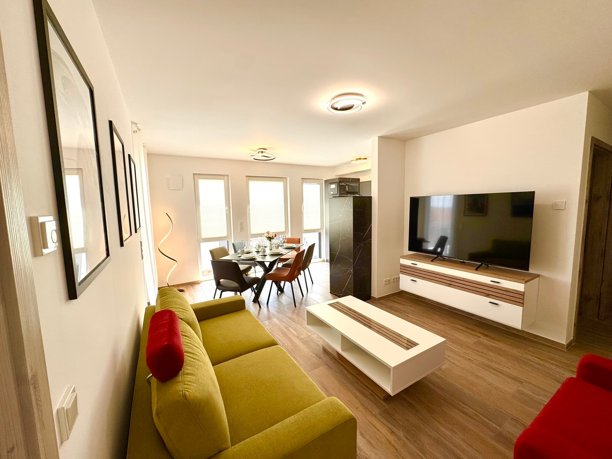 Apartment 8 image 4