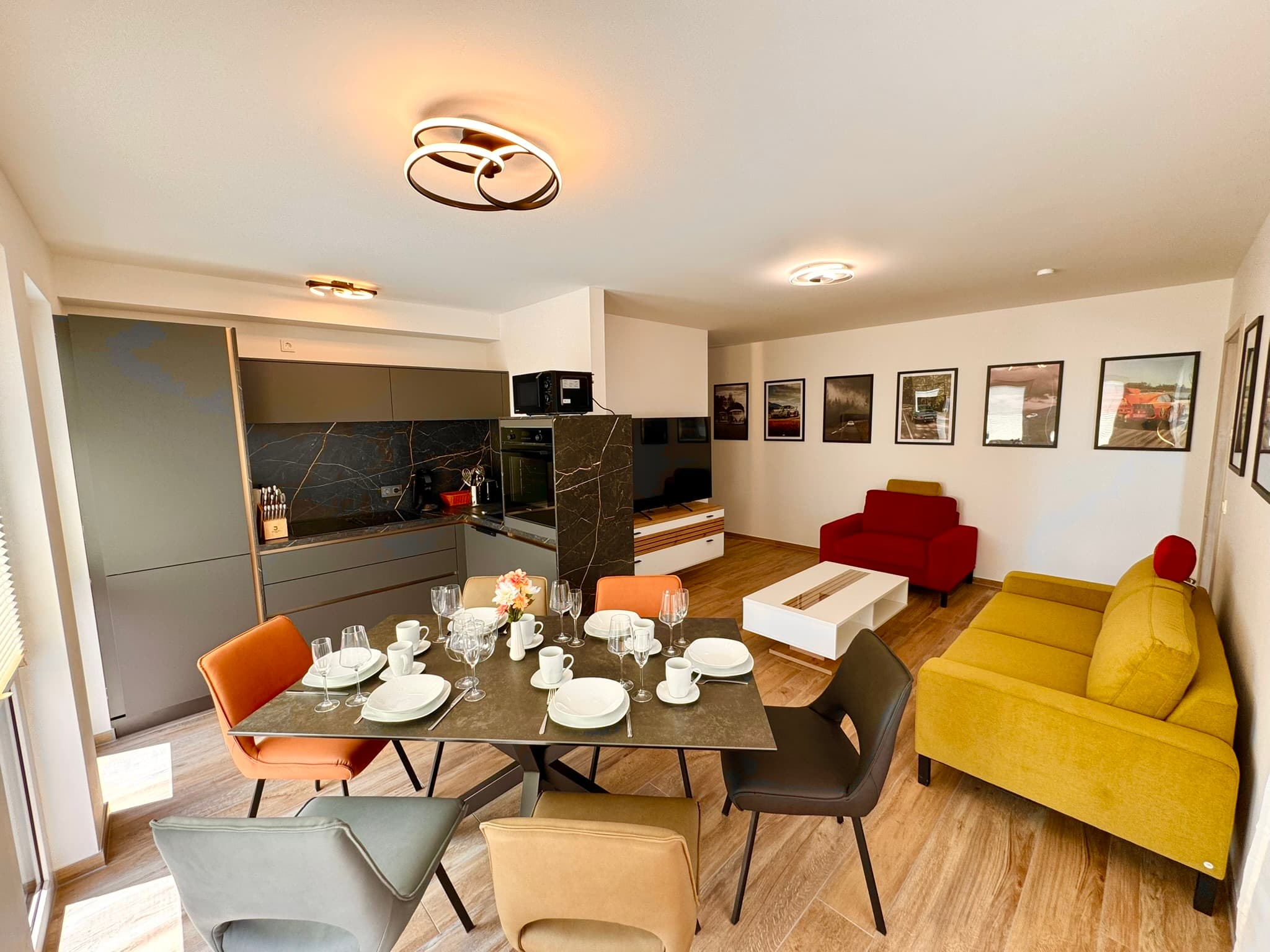 Apartment 8 image 5