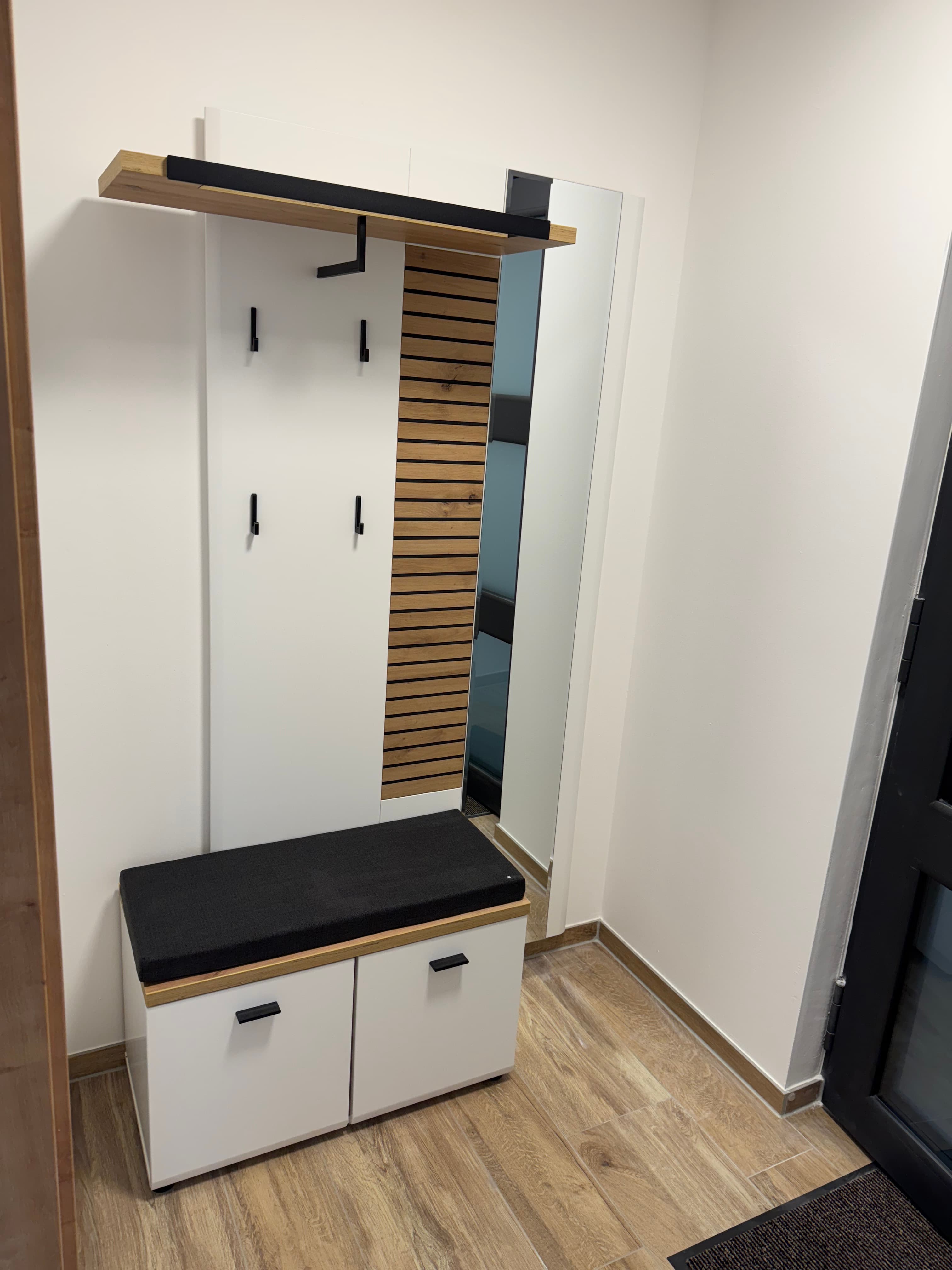 Apartment 9 image 4