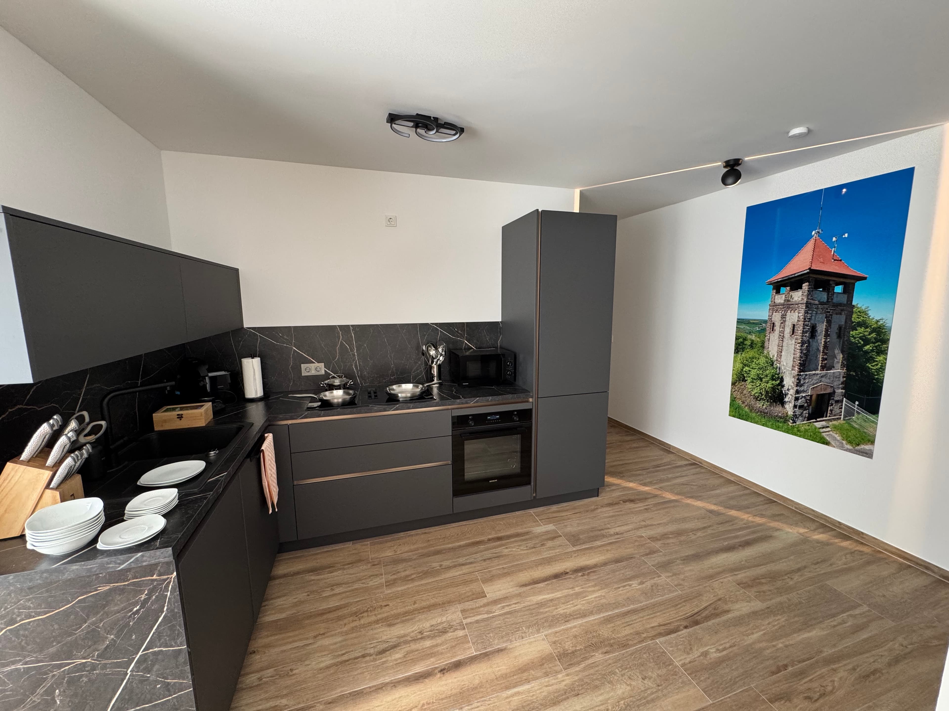 Apartment 9 image 5